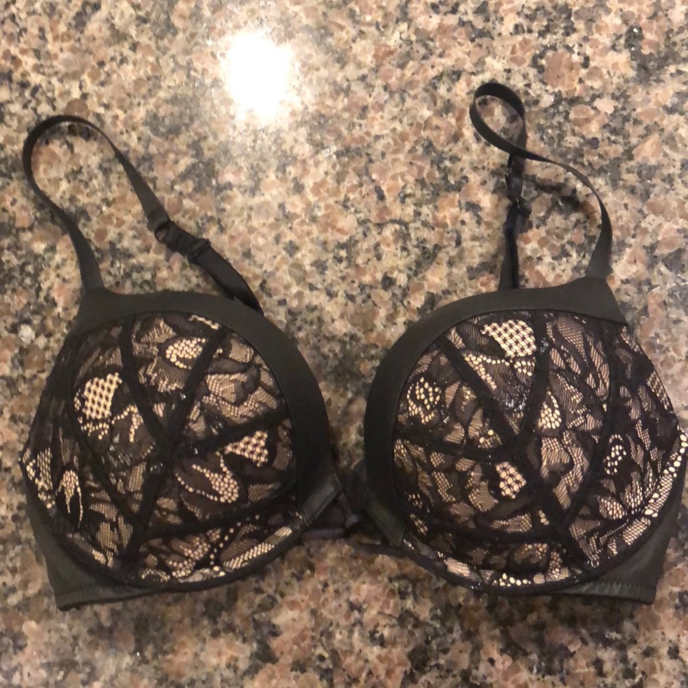 Bombshell Push-up w/ Faux Leather Trim!